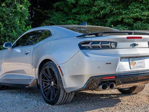 Used 2017 Chevrolet Camaro SS RWD image 3