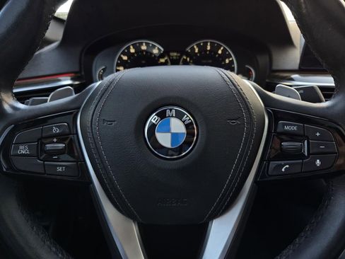 Used 2018 BMW 530i w/ Premium Package image 24