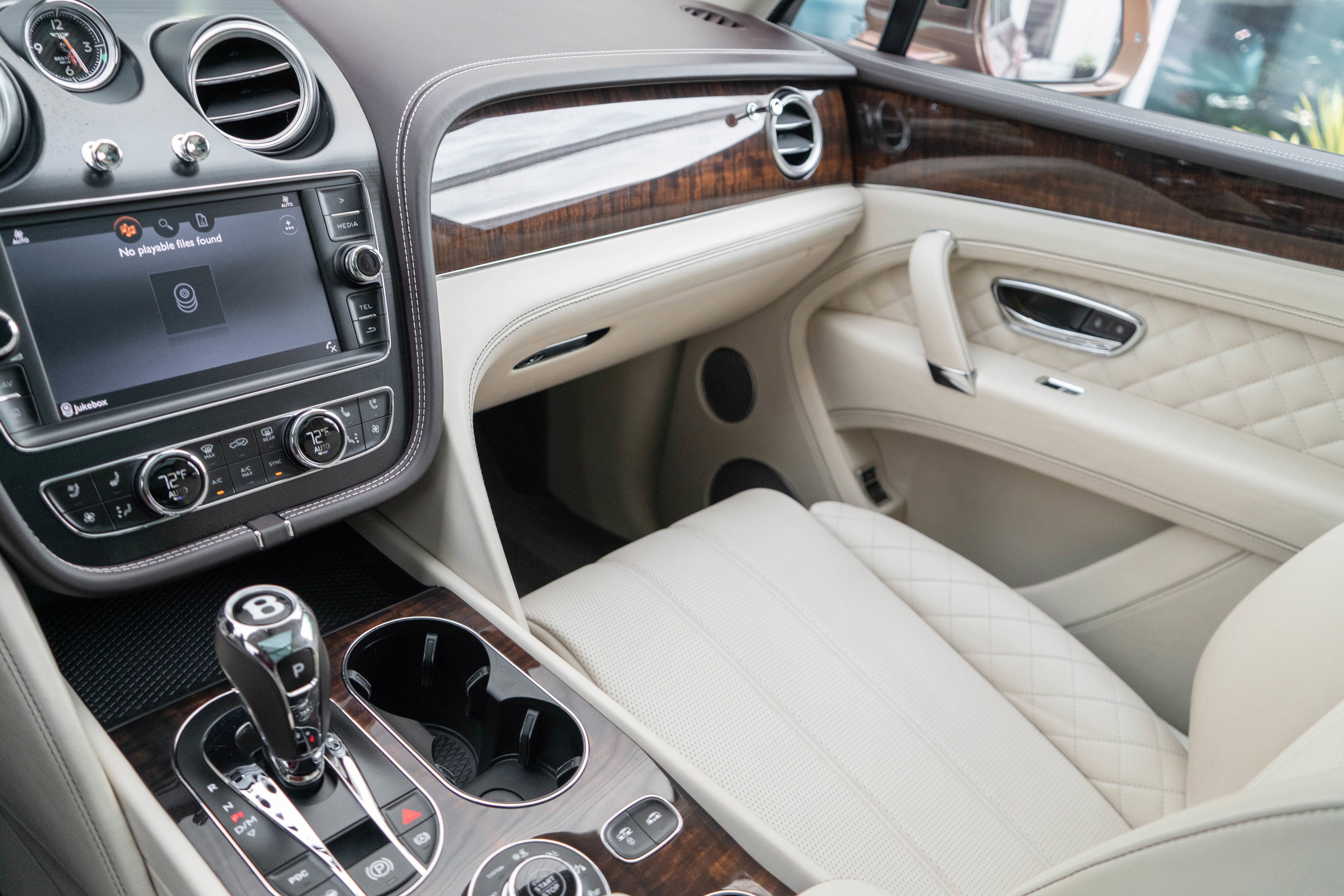 Used 2017 Bentley Bentayga AWD/4WD image 18