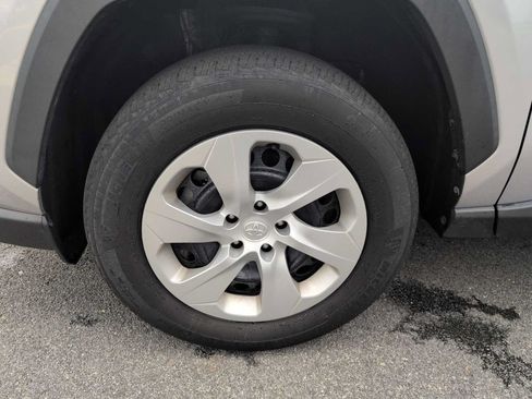 Used 2023 Toyota RAV4 LE FWD image 14