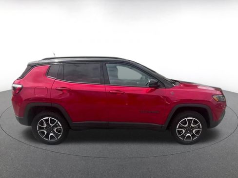Used 2025 Jeep Compass Trailhawk AWD/4WD image 16