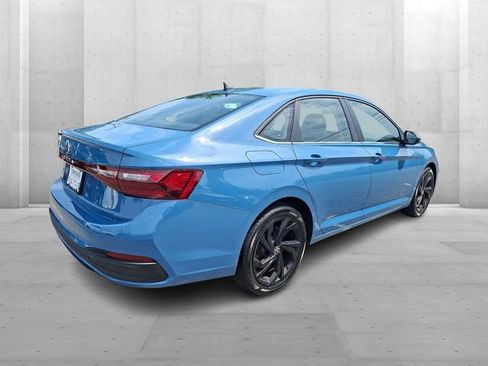Used 2025 Volkswagen Jetta SE FWD image 6