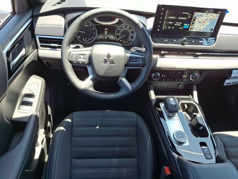 New 2026 Mitsubishi Outlander LE AWD/4WD image 12