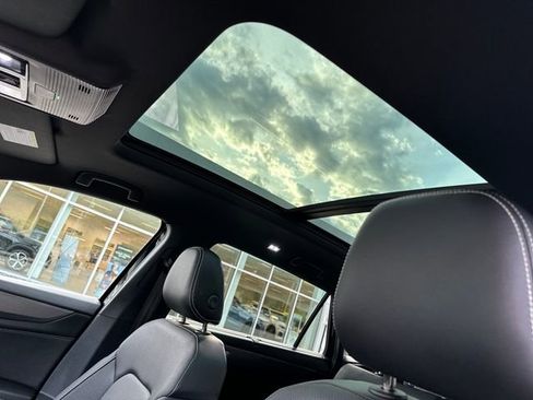 Certified 2024 Volkswagen Atlas Cross Sport SE w/ Panoramic Sunroof Package AWD/4WD image 31