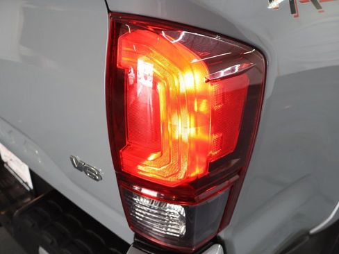 Used 2019 Toyota Tacoma TRD Sport image 27