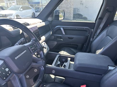 Used 2023 Land Rover Defender 130 X-Dynamic SE image 8