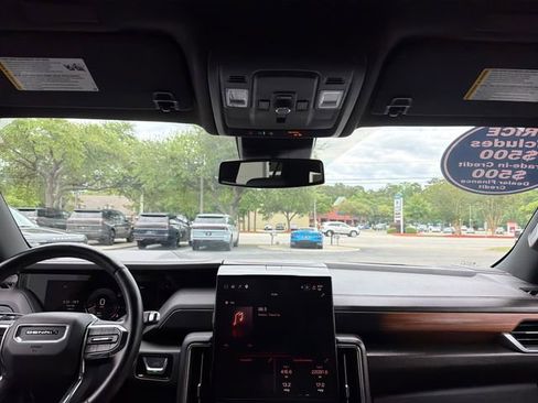 Used 2025 GMC Yukon Denali RWD image 20