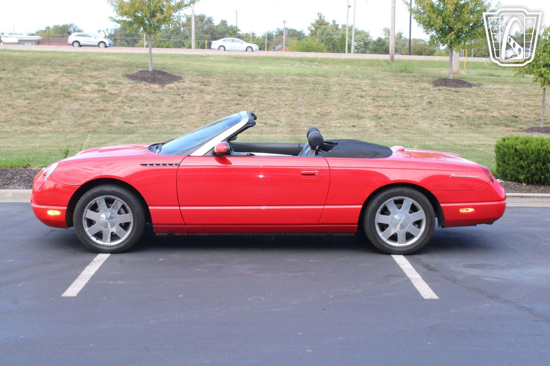 Used 2002 Ford Thunderbird RWD image 2