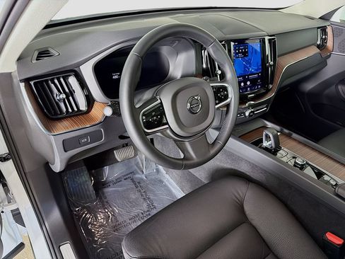 Certified 2023 Volvo XC60 B5 Plus AWD/4WD image 9