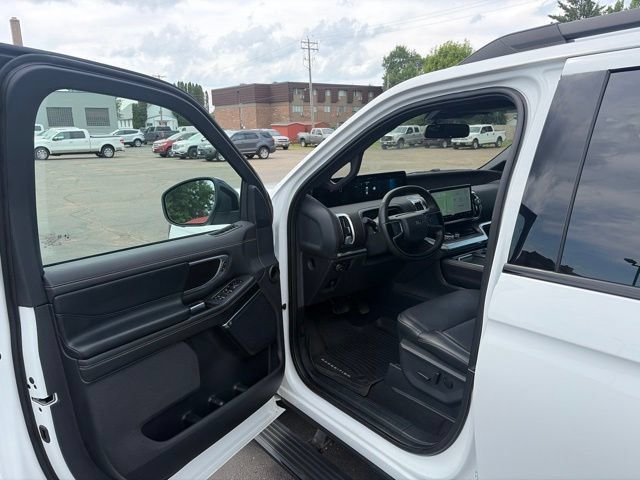 Used 2025 Ford Expedition Max Platinum w/ Stealth Appearance Package AWD/4WD image 9