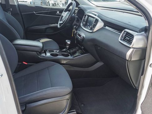 Used 2019 Kia Sorento AWD V6 image 13