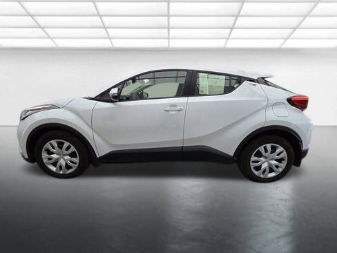 Used 2022 Toyota C-HR XLE image 2