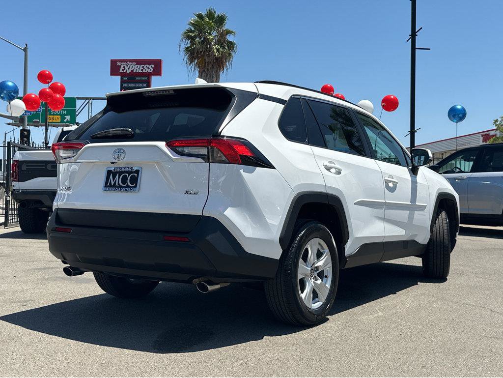 Used 2021 Toyota RAV4 XLE w/ Convenience Package FWD image 13