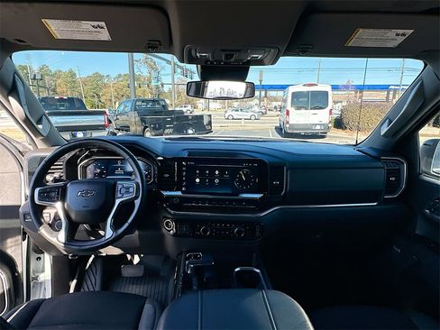 Used 2024 Chevrolet Silverado 1500 RST image 3