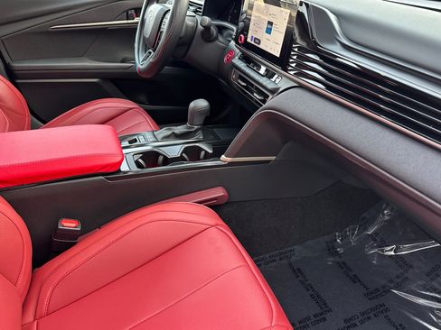 Used 2025 Toyota Camry Hybrid image 15