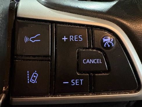 Used 2022 Toyota Highlander XLE AWD/4WD image 14