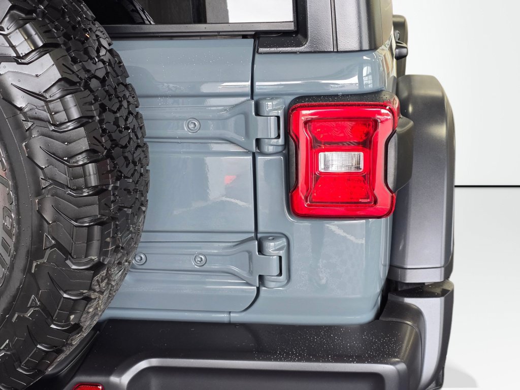 Used 2025 Jeep Wrangler Unlimited Rubicon AWD/4WD image 14