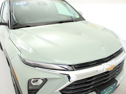 Certified 2026 Chevrolet TrailBlazer LT w/ LT Cold Weather Package FWD image 12