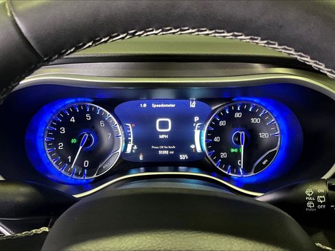 Used 2024 Chrysler Pacifica Touring-L image 13