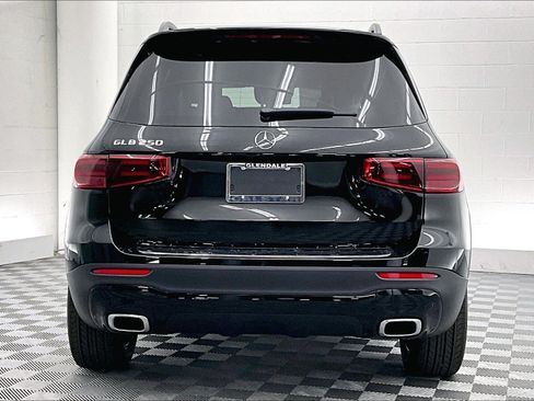 Used 2026 Mercedes-Benz GLB 250 image 3