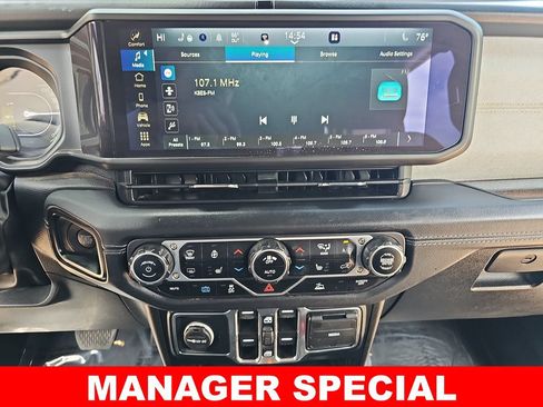 Used 2024 Jeep Wrangler Unlimited Sahara AWD/4WD image 19