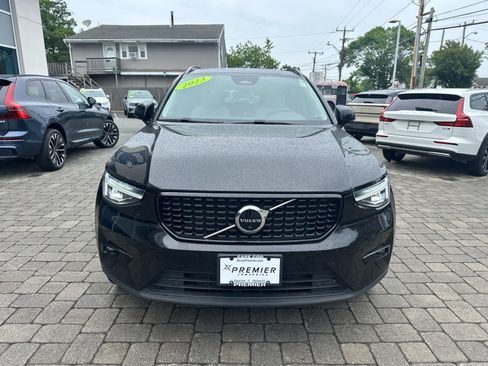 Used 2023 Volvo XC40 B5 Plus w/ Protection Package Premier AWD/4WD image 3