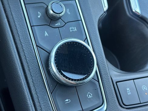Used 2025 Cadillac XT4 Premium Luxury FWD image 30