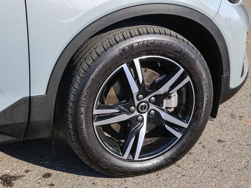 Used 2025 Volvo XC40 B5 Core AWD/4WD image 14