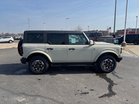 New 2026 Ford Bronco Outer Banks AWD/4WD image 3