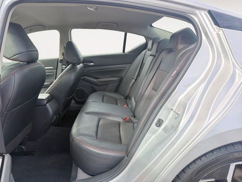 Used 2024 Nissan Altima 2.5 SR FWD image 13