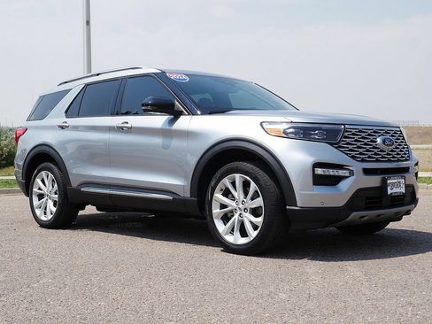 Used 2024 Ford Explorer Platinum w/ Technology Package AWD/4WD image 8