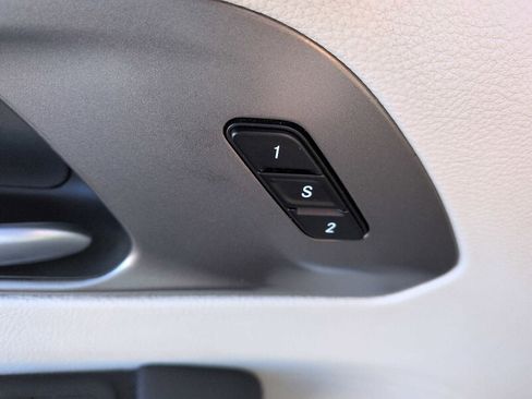 Used 2024 Chrysler Pacifica Touring-L image 14