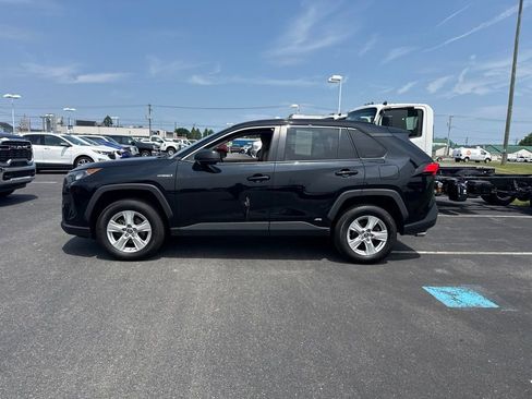 Used 2021 Toyota RAV4 LE AWD/4WD image 2
