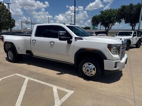 Used 2023 GMC Sierra 3500 Denali w/ Denali Ultimate Package AWD/4WD image 3