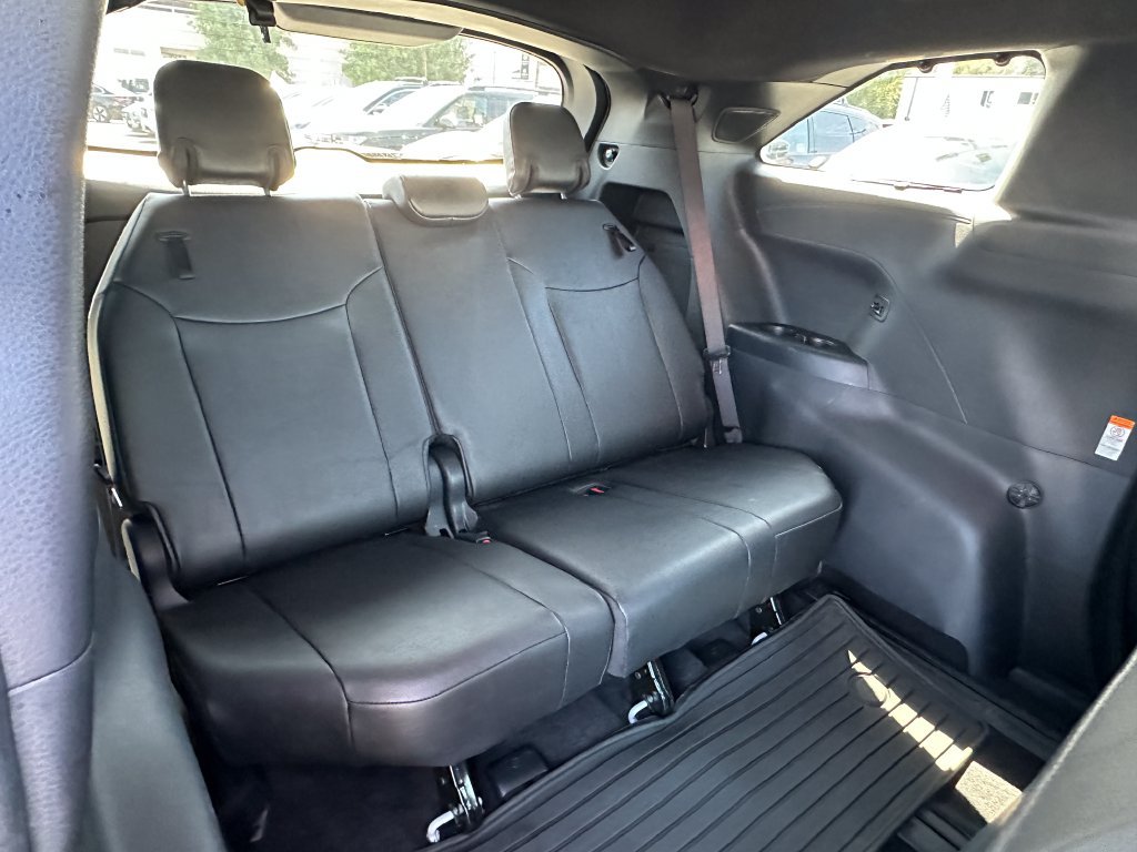 Used 2025 Toyota Sienna Platinum AWD/4WD image 18