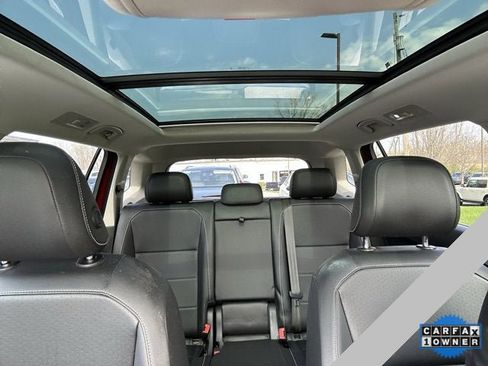 Used 2021 Volkswagen Tiguan SE w/ Panoramic Sunroof Package image 24