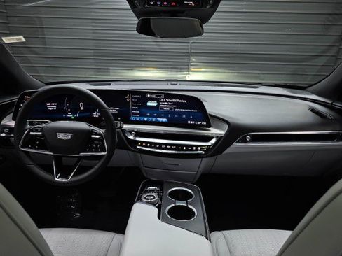 Used 2024 Cadillac Lyriq Luxury RWD image 12