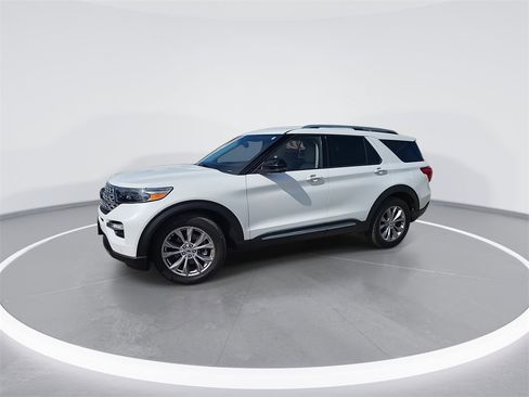 Used 2022 Ford Explorer Limited w/ Equipment Group 301A image 4