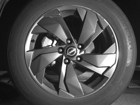 Used 2025 Nissan Rogue SV FWD image 12