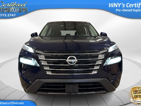 Used 2025 Nissan Rogue SV image 2