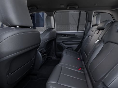 New 2025 Jeep Grand Cherokee Limited image 23