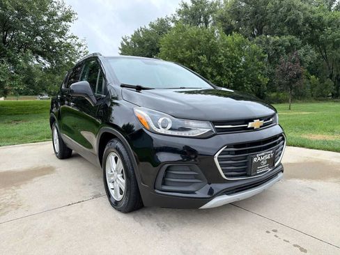 Used 2019 Chevrolet Trax LT w/ LT Convenience Package FWD image 8