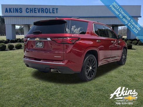 Used 2023 Chevrolet Traverse Premier FWD image 7