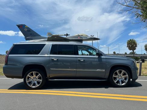Used 2016 Cadillac Escalade ESV Luxury AWD/4WD image 1