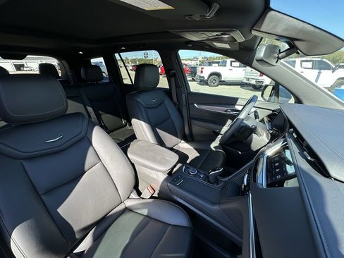 Certified 2025 Cadillac XT6 Luxury image 10