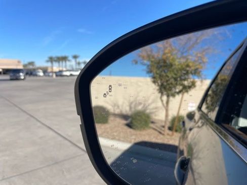 Used 2023 Nissan Pathfinder Platinum image 11