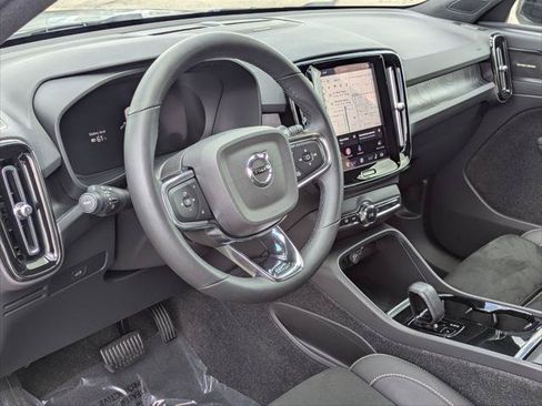 Used 2023 Volvo XC40 Recharge Ultimate AWD/4WD image 11
