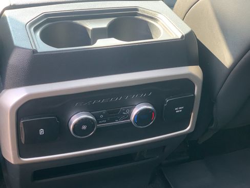 Used 2023 Ford Expedition XLT RWD image 16