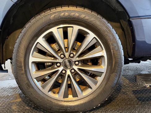 Used 2017 Lincoln Navigator L Select AWD/4WD image 9