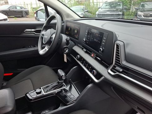 Used 2024 Kia Sportage LX FWD image 12